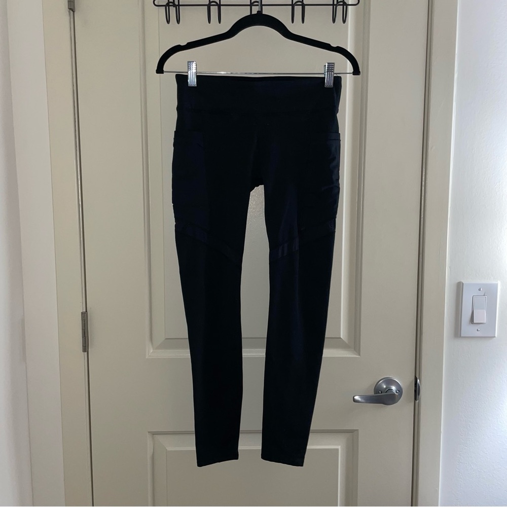 Fabletics black mesh pocket legging